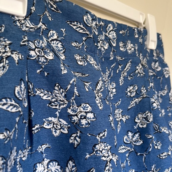 Loft pull on floral shorts. Sz. S. - Picture 3 of 9